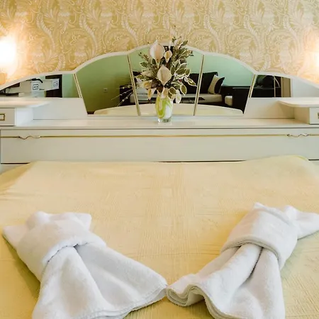 Хотел Kristal Златоград